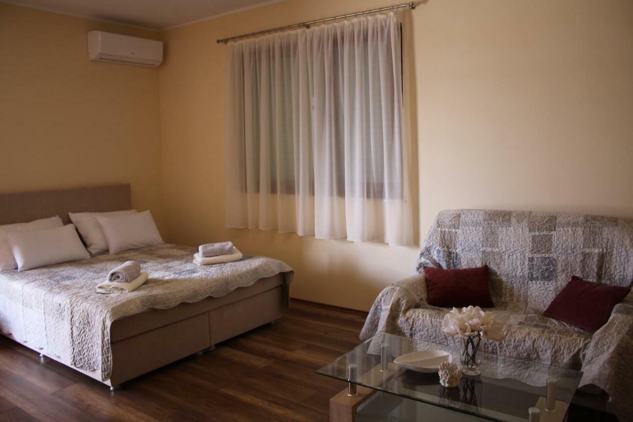 Studio Apartman Ana Шибеник Экстерьер фото
